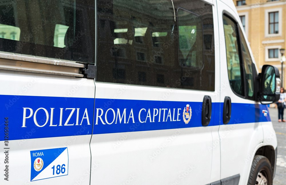 Rimozione rifiuti Trastevere, Polizia Roma Capitale