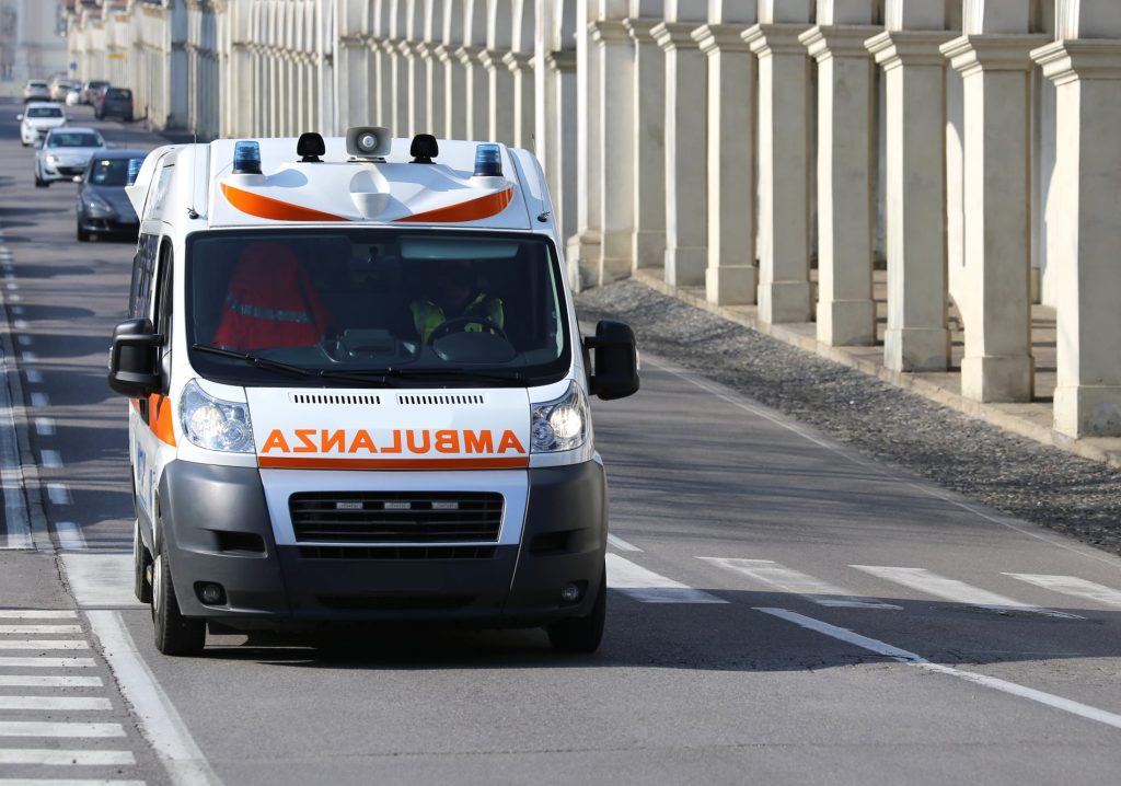donna investita Roma, ambulanza incidente, bambina investita, Incidente mortale su via Prenestina,