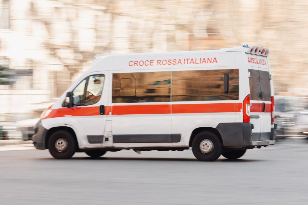 via prenestina, ambulanza, incidente, Malore anziano Torpignattara, tentato suicidio