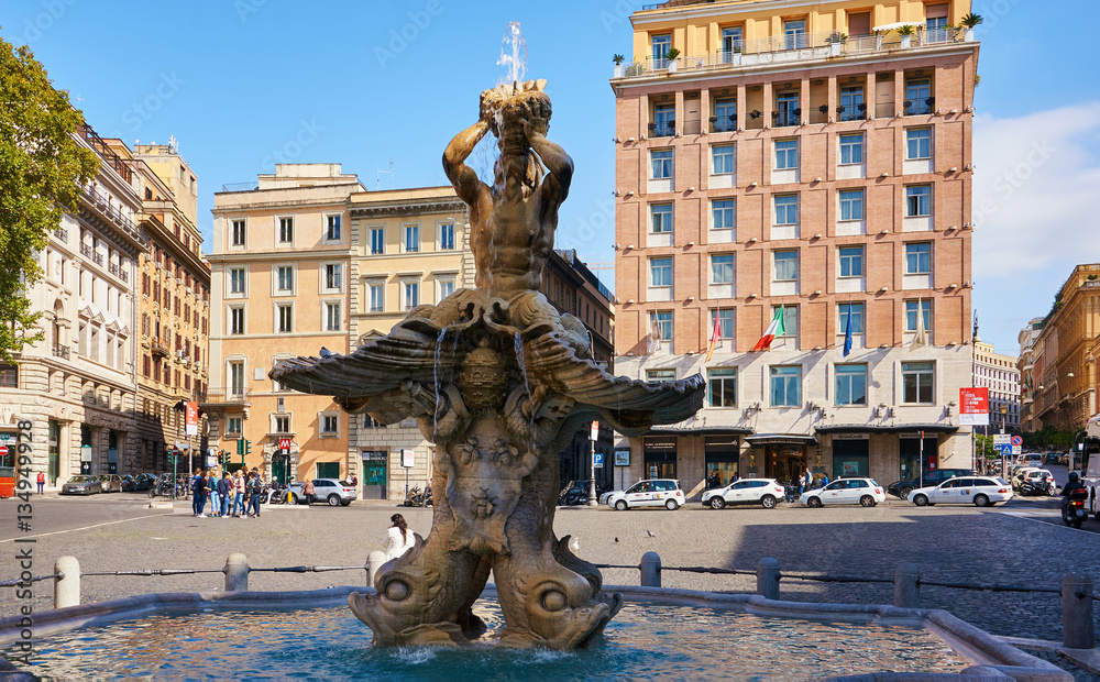 Fontana del Tritone, Daspo urbano