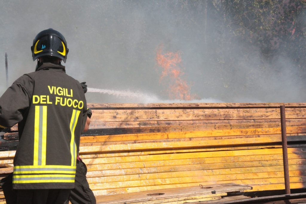 autobus in fiamme