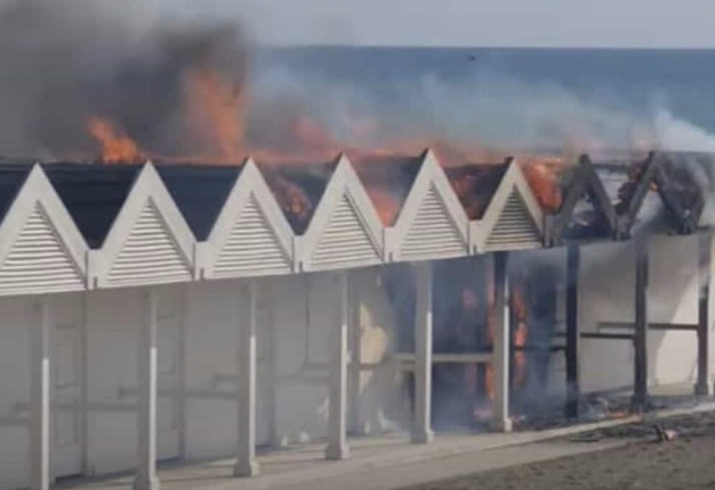 incendio stabilimento Ostia