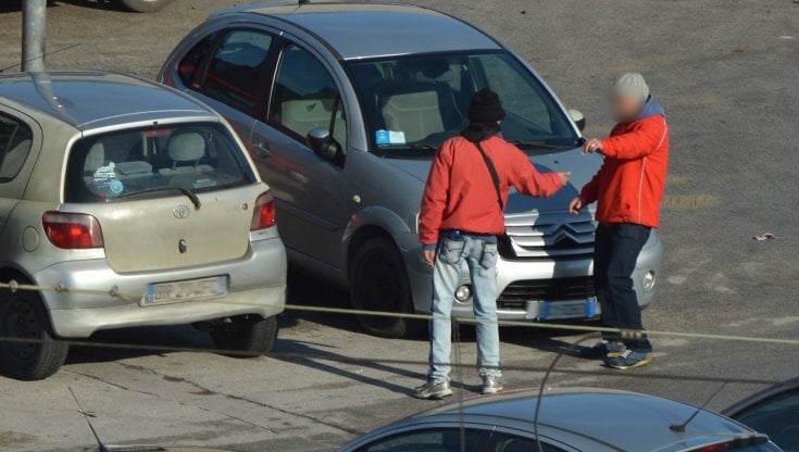 parcheggiatori abusivi